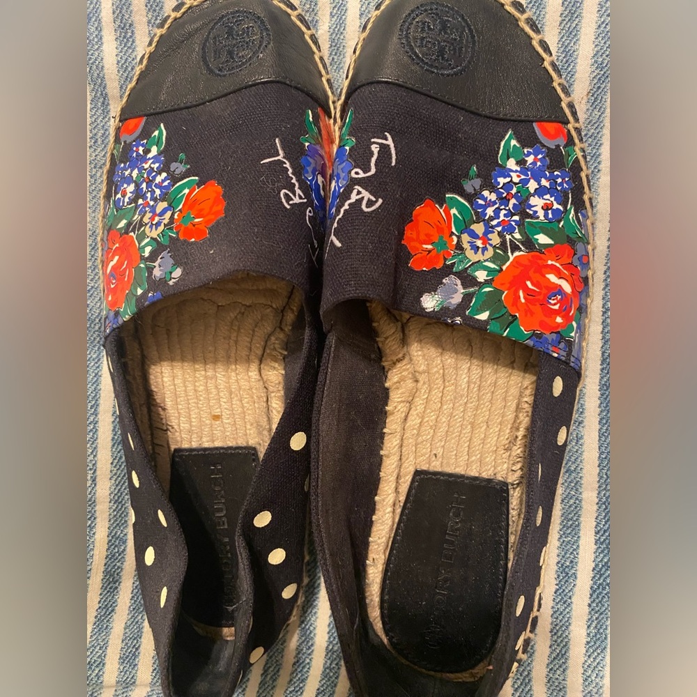 Tory Burch Espadrilles in floral pattern in excellent condition